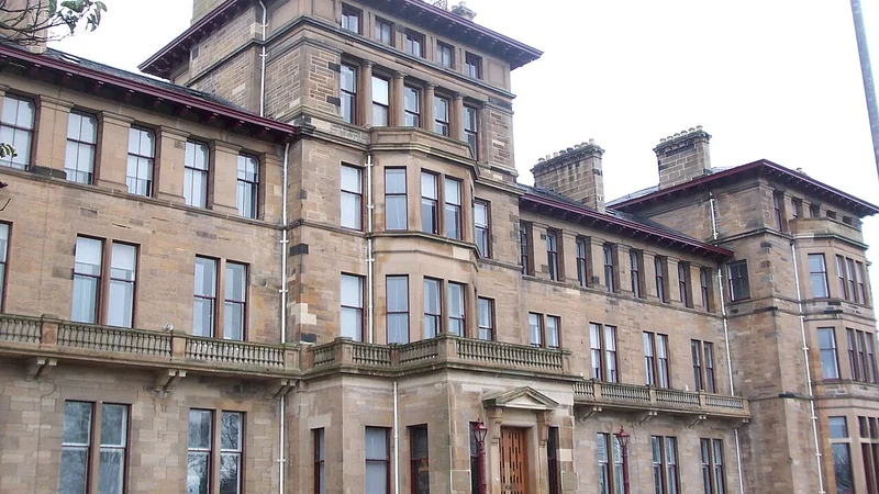 (OXFORD INTERNATIONAL EDUCATION GROUP) Edinburgh Napier University International College Campus