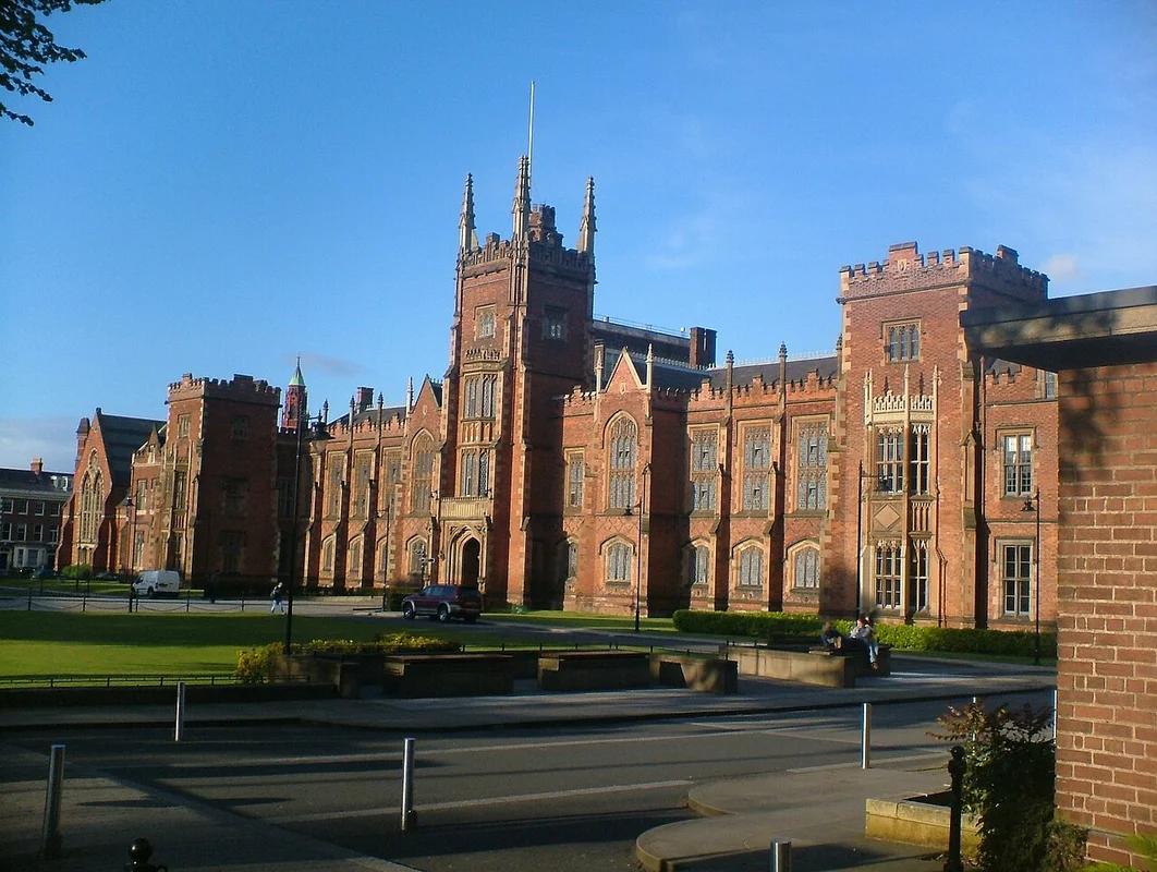 Queen's University Belfast (INTO)